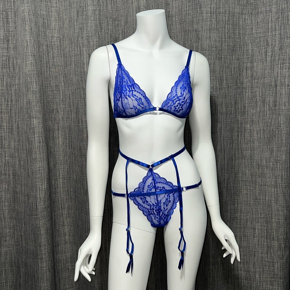 NWT Yandy Blue Lace Bralette & Cheeky Panty w/Attached Garter Belt Set